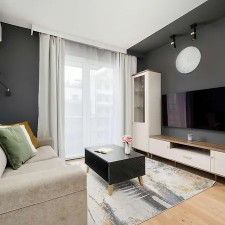 Bright Dluga In With Air Conditioning By Renters Daire *