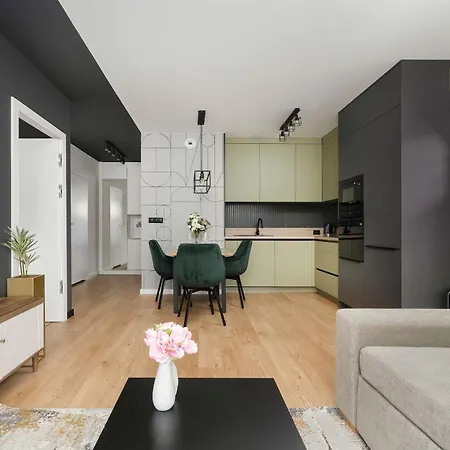 Bright Dluga In With Air Conditioning By Renters Daire *