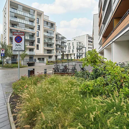Bright Dluga In With Air Conditioning By Renters Daire