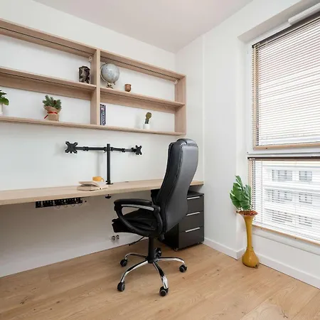 Bright Dluga In With Air Conditioning By Renters *