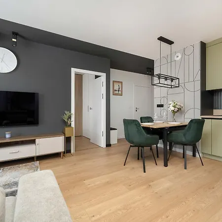 Bright Dluga In With Air Conditioning By Renters 아파트 *