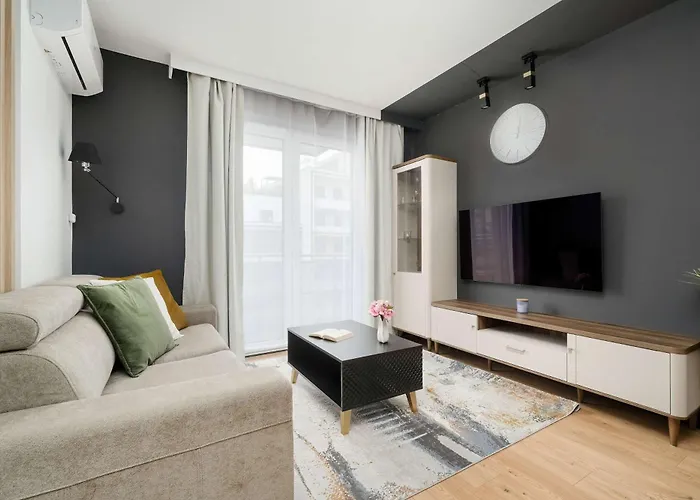 Bright Dluga In With Air Conditioning By Renters Apartment *