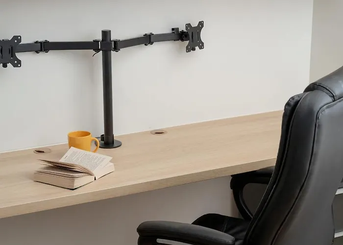 Bright Dluga In With Air Conditioning By Renters Apartment