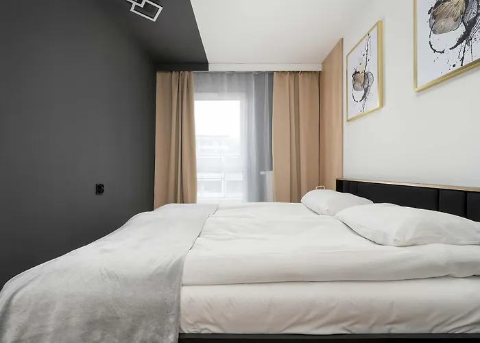 Bright Dluga In With Air Conditioning By Renters Apartment *