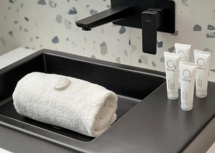 Bright Dluga In With Air Conditioning By Renters Apartment *