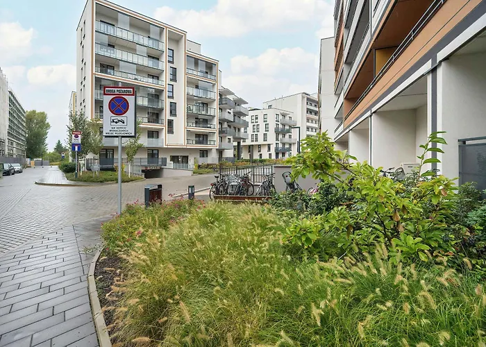 Bright Dluga In With Air Conditioning By Renters Apartment